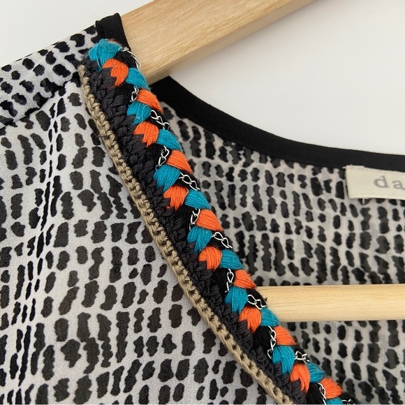 DANIEL RAINN BLACK/WHITE PRINTED SHORT SLEEVED TOP/BLOUSE W/ BRAIDED NECKLINE, S - Picture 9 of 12